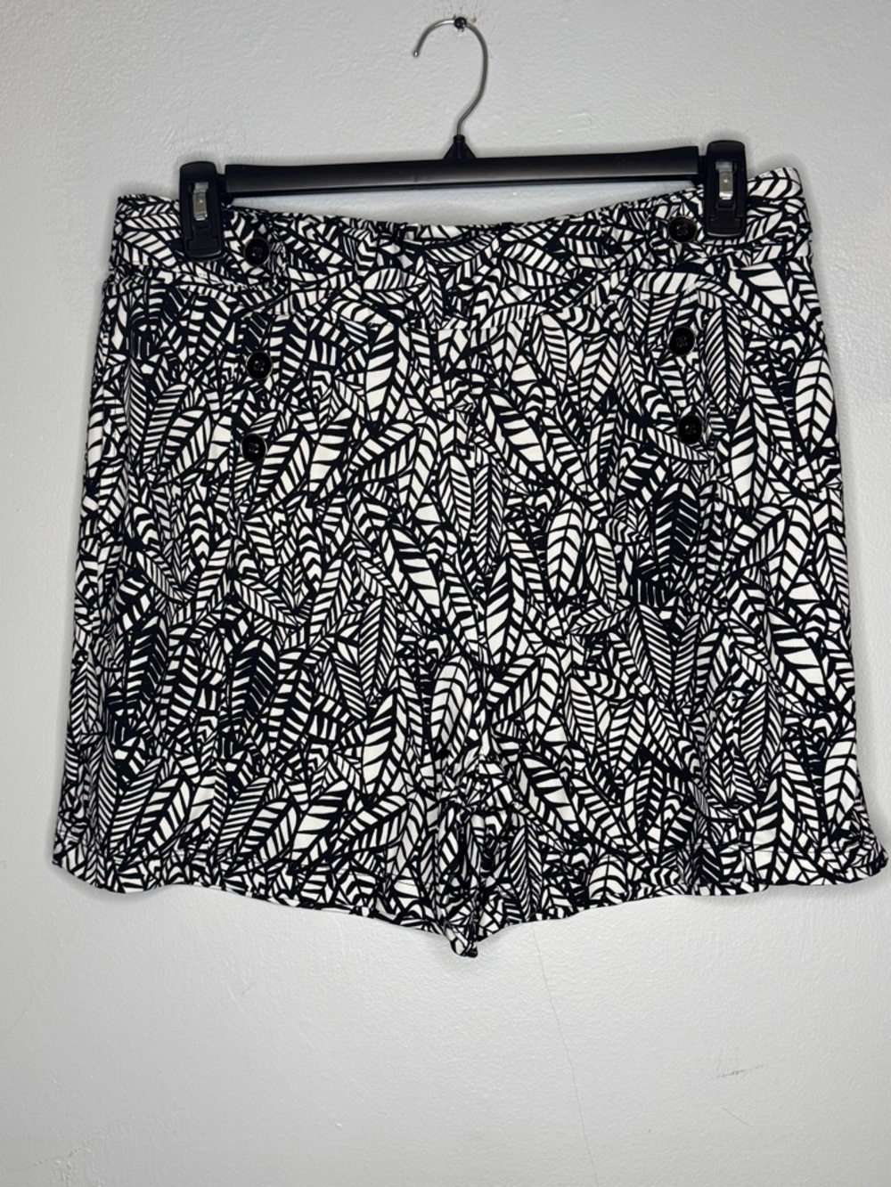 Robert Louis Black and White Abstract Polyester Spandex Leaf Shorts Size XL